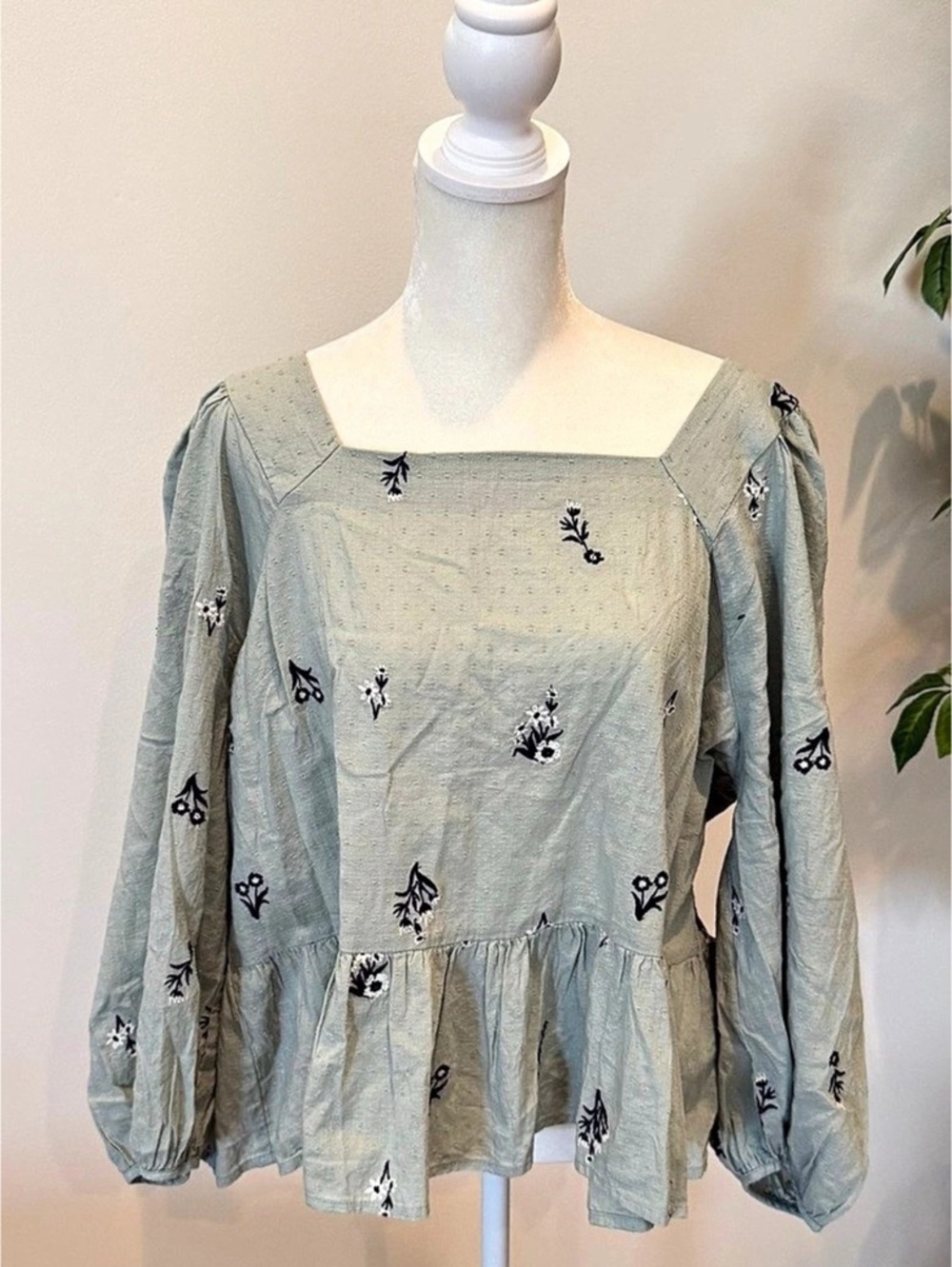 Universal Thread Floral Peplum Tunic in Green Size XXL
